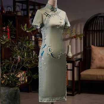 Chineză Timp De Mare Split Cheongsam Satin Epocă Noutate Costum Pentru Femei Guler Mandarin Verde Broderii Florale Qipao