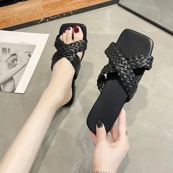 Pantofi pentru femei 2021 Moda de Vara Deget de la picior Pătrat Fund Plat Plus Dimensiune Papuci Doamnelor Curea Împletită Cruce Acasă Papuci